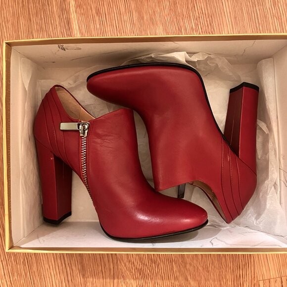 NWT Amanda Gregory burgundy heeled ankle bootties - Picture 3 of 6
